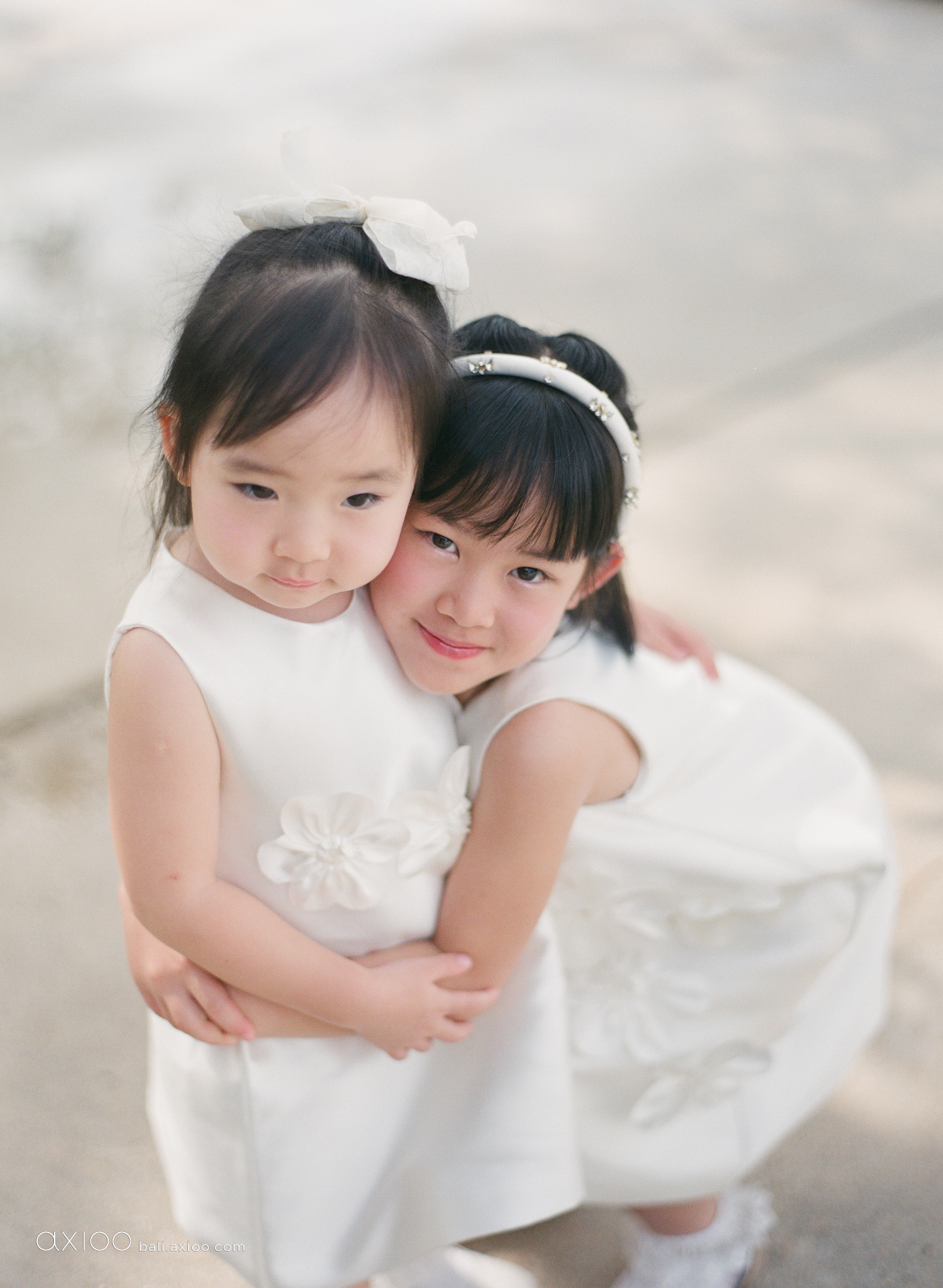 Axioo: Little Scene Stealers